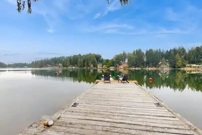 Image de House right on the lake w/ hot tub, kayak, Sup & games - great location