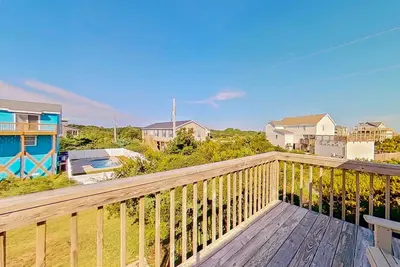 Image de Spacious Avon home with Shared pool, balcony & modern comforts near the beach