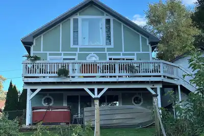 Image de Historic  3-bedroom house on the Fox River in Downtown Algonquin