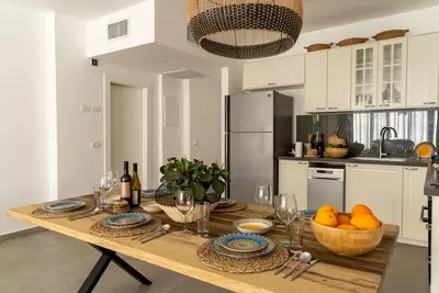 Image de Luxury 3 rooms Apt• Balcony• Parking | HaKerem A25