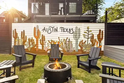 Image de Austin Retreat for 12 • Pool, Game Room, Private Casita • Mins from Downtown