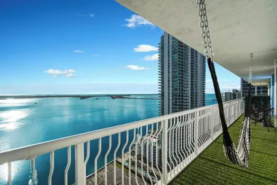 Image de Elegant Condo•Bay Views•Brickell•2 Parking