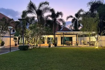 Image de 4 Bedrooms 300 m. to the beach