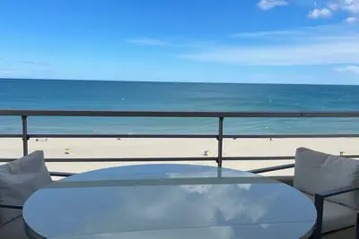 Image de Vue mer imprenable, place Méditerranée sans vis à vis. avec terrasse.