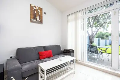 Image de Stylish, Spacious, Bright 2-Bed Home with Garden