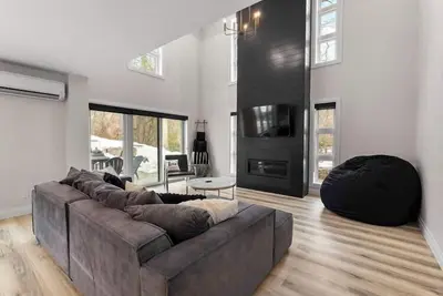 Image de The Frisky Beaver - Spacious, modern cottage in Grand Bend