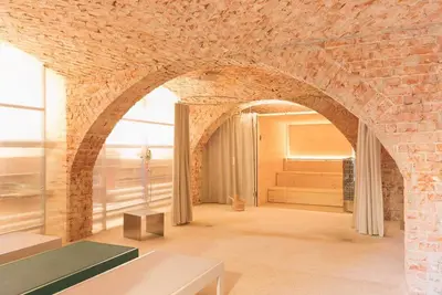 Image de Roof Floor: Wood-burning stove and room for socializing