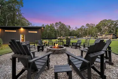 Image de Adult Only Private Resort. Hot tub-Garden Fireplace-Pool. Reserve It All!