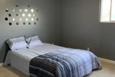 Image de Cozy Entire Main Level home w/3 Bedrooms, 2 Washrooms near Costco & South common