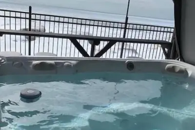 Image de Sandy Beachfront cottage with Hot Tub and Firestove