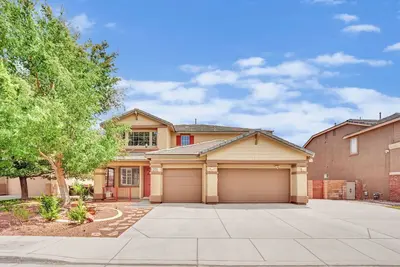 Image de Spacious Family Designed & Fun House Pool table