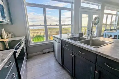 Image de Ocean Privacy on a secluded beachfront cottage on 16 acres of land! ! !