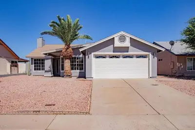 Image de Beautiful 3 Bdr Pool home