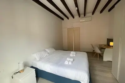 Image de Stylish 4 Guest Appartment Near to Metro Dergano!