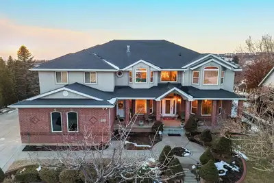 Image de Mountain View Mansion in the foothills of Utah - 8, 000 Sq Ft - Sleeps 30 people