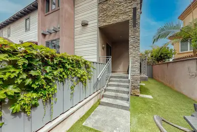 Image de 329 Oak Ave Gorgeous 4br