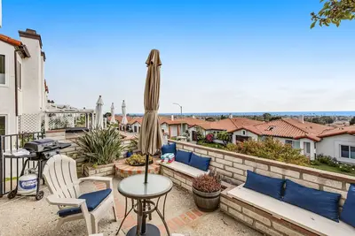 Image de New Listing Clover Pacific Views