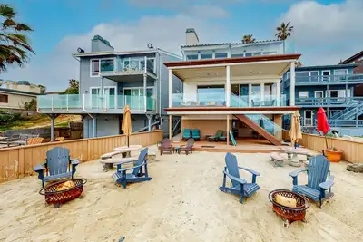 Image de Luxury Oceanfront Home - Lower