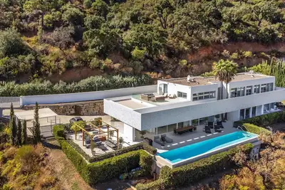 Image de Superbe maison à Ojen avec sauna