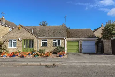 Image de Evergreen, romantic, with a garden in Broadway