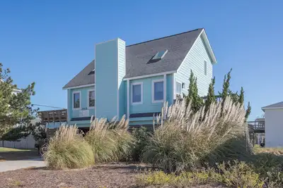 Image de 5213-Blue Turtle Cottage, Cozy 3br, 2. 5ba home in Kill Devil Hills with ocean views.