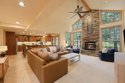 Image de 4 Tan Oak - Sunriver Family Oasis, Fireplace, Bbq, Patio & Private Hot Tub