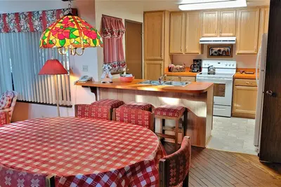 Image de 3 Tennis Village - Marcia Brady Approved, A/C, Retro Vibe