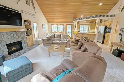 Image de Snowshoe Inn - Hot Tub, Sharc, Mountain Decor