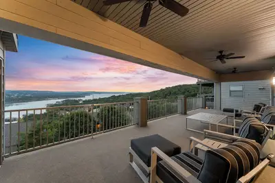 Image de Big Bear Getaway: Expansive Lake Views & Private Theater Room for Movie Nights