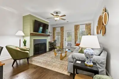 Image de Tailored 2-bedroom townhome located in Auburn's peaceful Farmville Lakes