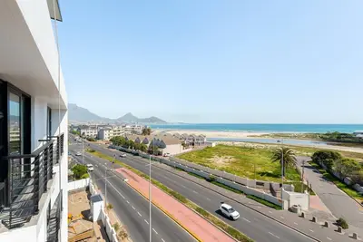 Image de Burmeister Modern 2-Bedroom w/ Views Milnerton