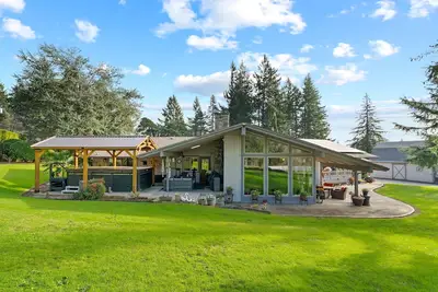 Image de Tranquil Country Retreat with Swim Spa & Game Room