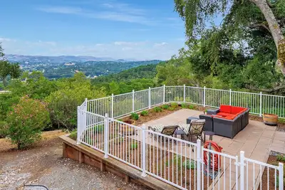 Image de Brand New Listing Mid-Mod Hilltop Retreat Views & Local Wildlife