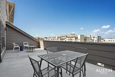 Image de West Campus Triple Homes | Walk to Ut Austin, Sxsw Venue, Zilker Park & Downtown