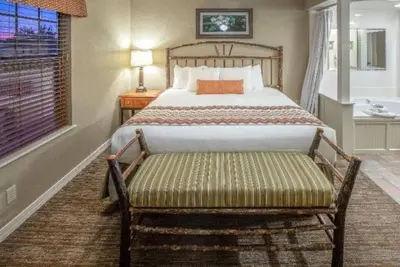 Image de Everything You Need in One Spot | Three Rooms, Pools, Golf & Theater Included!