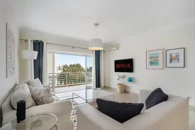 Image de Family Holidays w/ S-Pool | Ac | Elevator | Garage