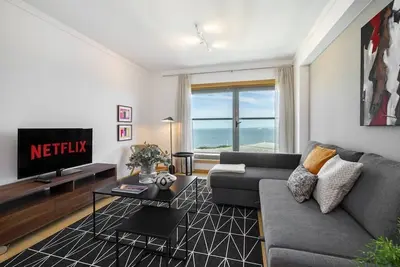 Image de Panoramic View w/ Elevator & View | Biz Traveler