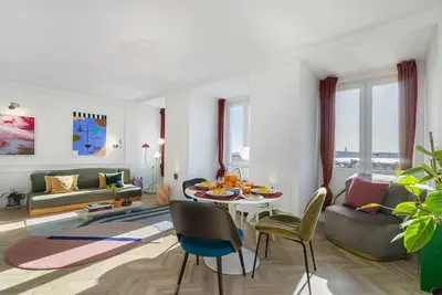 Image de Historic Centre Modern Masterpiece w/ River Views