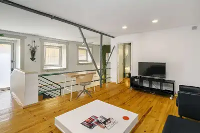 Image de Modern Duplex in Prime Lisbon Location!