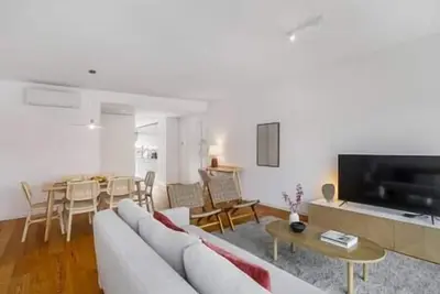 Image de Urban Retreat w/Parking & Ac by Benfica Stadium