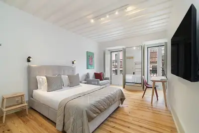 Image de Lisbon's Heartbeat: Your Premier Airbnb 4Explorers
