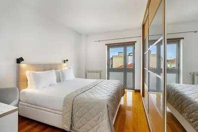 Image de Stylish City Escape with Panoramic Views