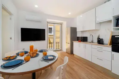 Image de Bright & Airy 2-Story Home in Beco das Flowers