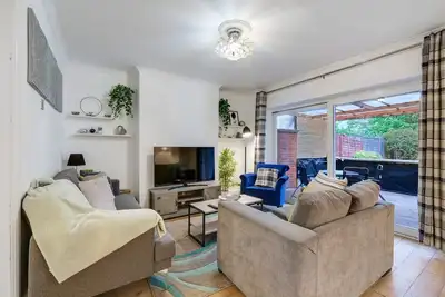 Image de Modern 4 Bedroom House with Garden in Feltham