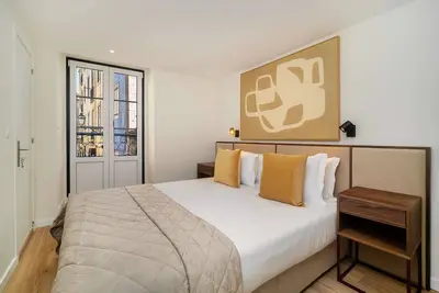 Image de Old Town Building with a Modern Touch