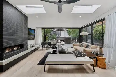 Image de Manly- Man29 East Esplanade - Approx. $1800-$2600 per/week Beautiful 2 Bedroom Apartment Overlooking Manly Wharf