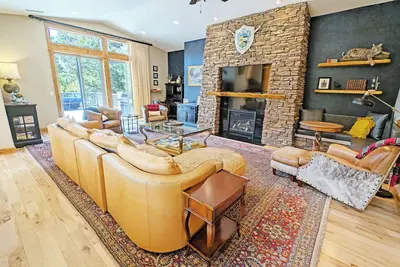 Image de Yellow Pine 32 - Sharc, A/C, Hot Tub, Chef's Kitchen