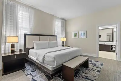 Image de Family-Friendly Xl Studio | Pool, Parking, Sleeps 4+