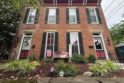 Image de Madison Manor By the River: Sleeps up to 15, Walk to Historic Downtown