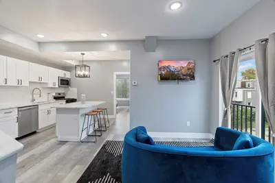 Image de The Aqua Cove \nCharming 2bd 2ba w\\Rooftop Access. 10 min from Downtown Philly